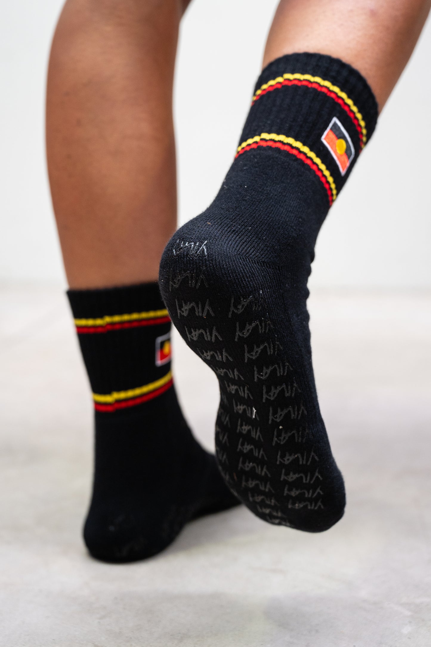 Aboriginal - Socks Black Grip Unisex