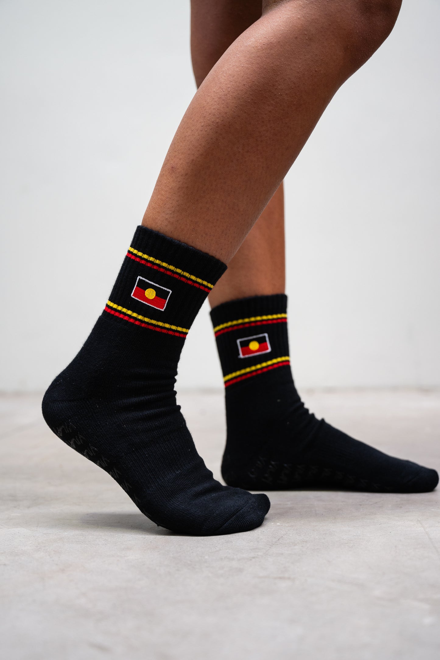 Aboriginal - Socks Black Grip Unisex